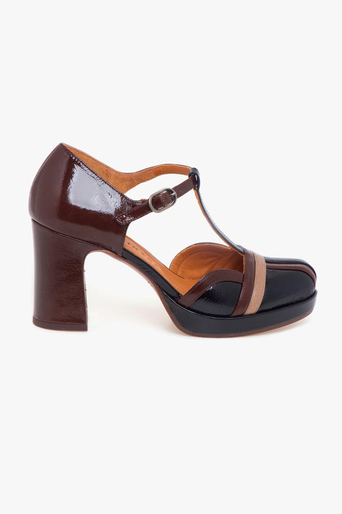 Decolletè aperto ai lati in vernice con T-bar e tacco 70 mm