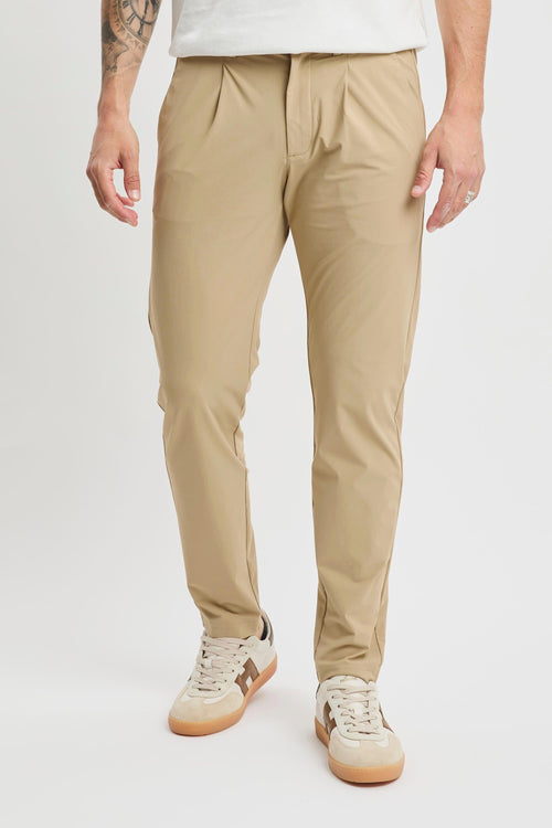Pantalone con pence in tessuto elasticizzato