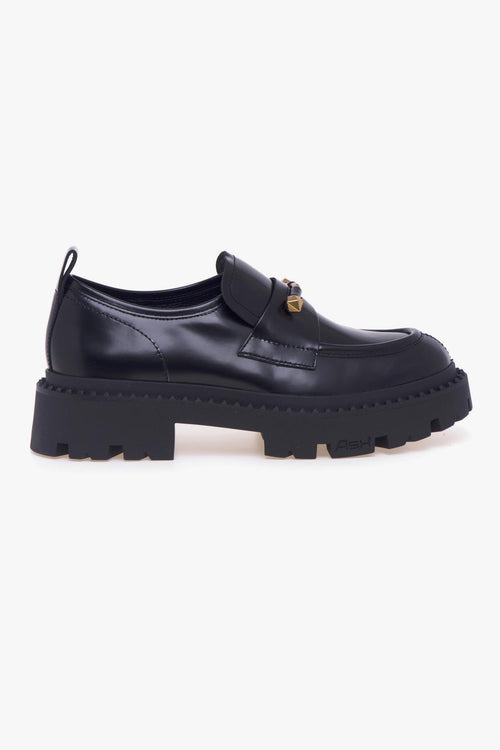 Mocassino in pelle spazzolata con morsetto piercing
