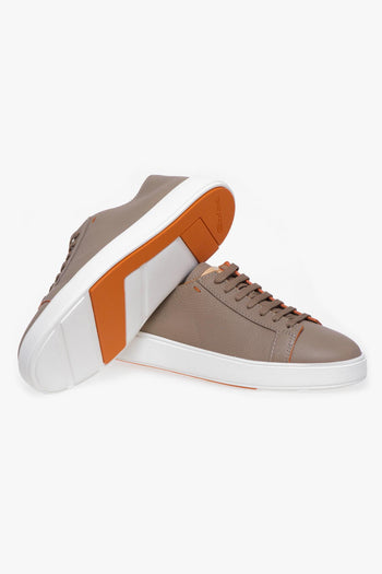 Sneaker in pelle martellata con piping arancio - 4