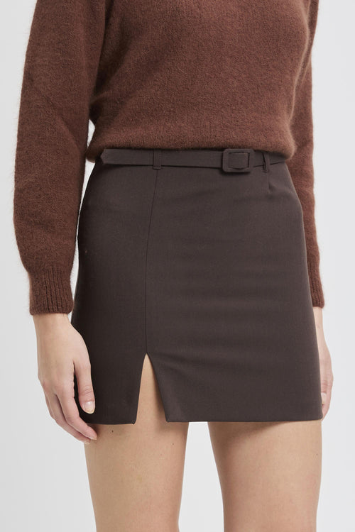 Gonna corta con spacchi e cintura