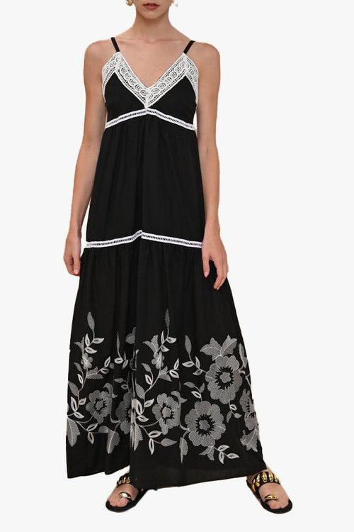 Abito lungo con ricami ed inserti crochet