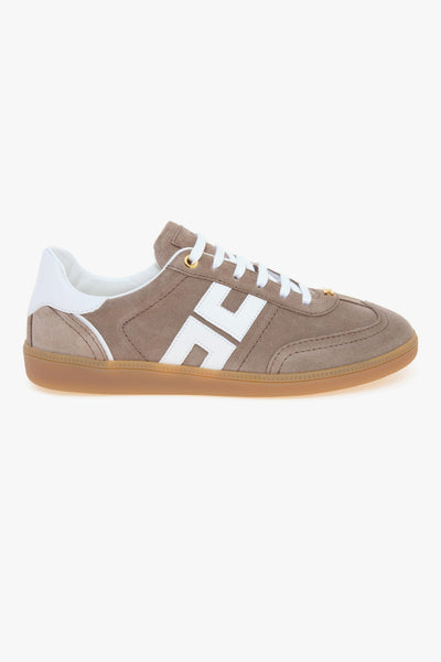 Sneaker in camoscio con logo in pelle