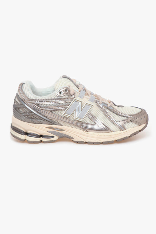 Sneaker 1906R in ecopelle laimata e mesh BEIGE - PLATINO