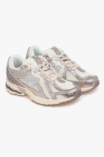 Sneaker 1906R in ecopelle laimata e mesh BEIGE - PLATINO - 2