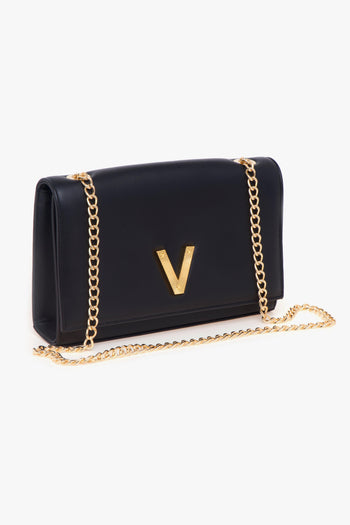 Tracolla in pelle con patta e "V" zigrinata gold - 2