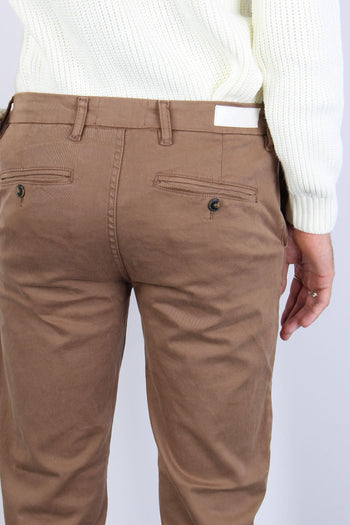 Pantalone Chino Basico Fango - 7