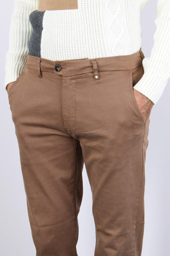 Pantalone Chino Basico Fango - 5