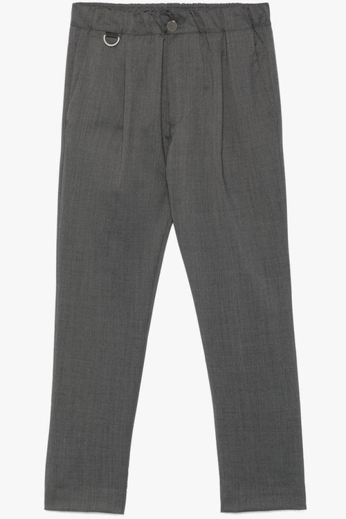 Pantalone Grigio Uomo Dettaglio Anello Portachiavi