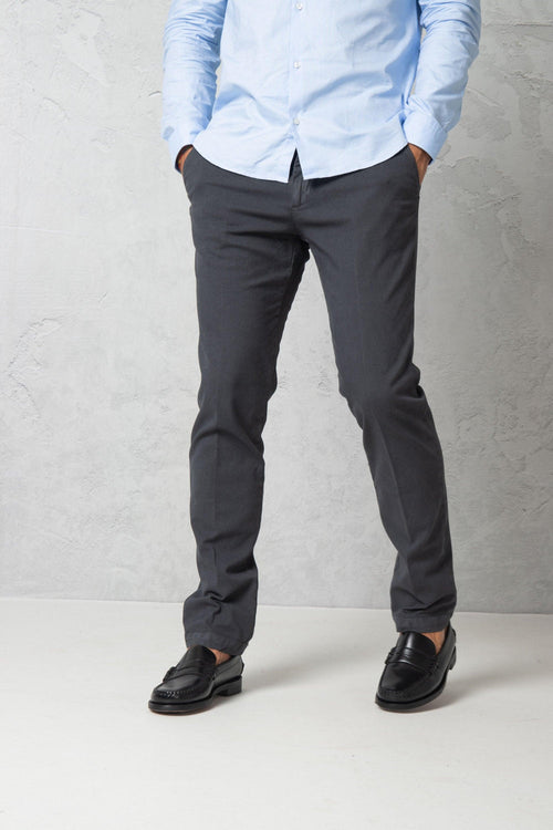 Pantalone slim in cotone stretch microfantasia