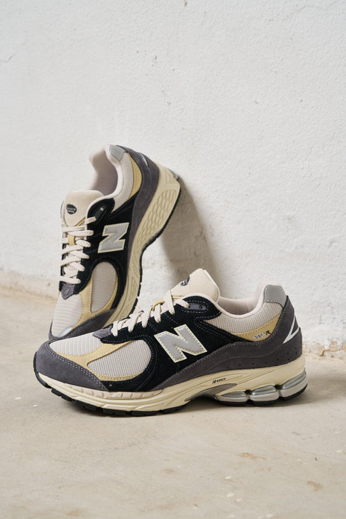 7024 Sneakers 2002R Mesh Suede